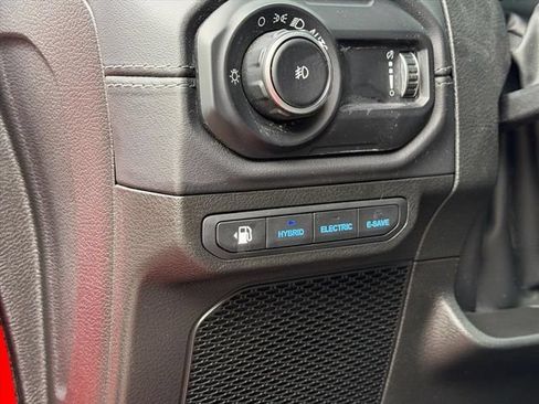 Used 2025 Jeep Wrangler Unlimited Sahara AWD/4WD image 11