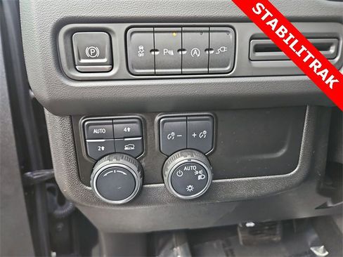 Used 2021 Chevrolet Suburban LT image 35