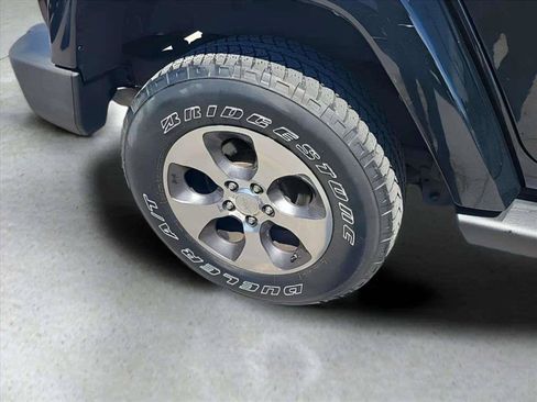 Used 2018 Jeep Wrangler Unlimited Sahara AWD/4WD image 26