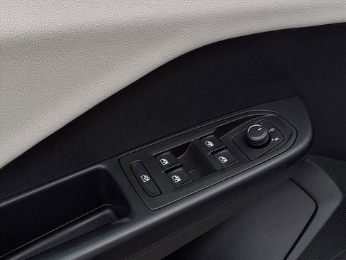 Certified 2025 Volkswagen Taos S image 17