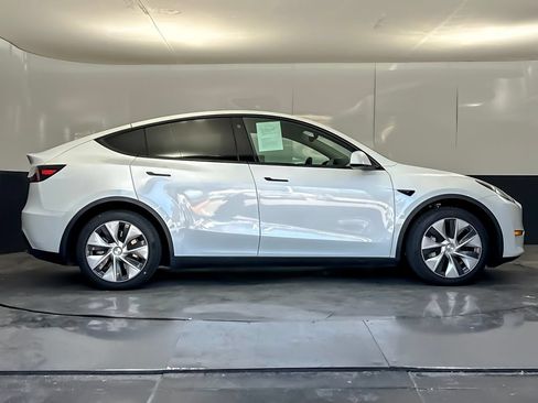 Used 2023 Tesla Model Y Long Range AWD/4WD image 2