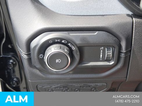 Used 2025 Jeep Wrangler Unlimited Sahara AWD/4WD image 26