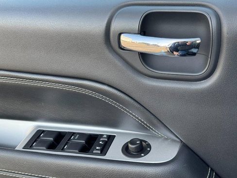 Used 2014 Jeep Compass Latitude w/ Sun/Sound Group image 22