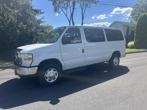 Used 2013 Ford E-350 and Econoline 350 XLT RWD image 4