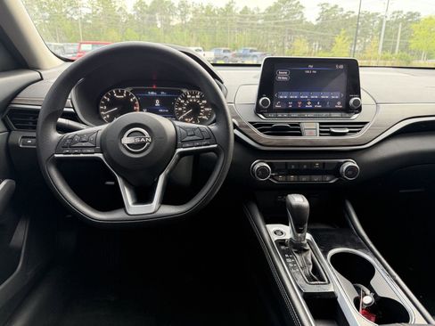 Used 2023 Nissan Altima 2.5 SV image 8