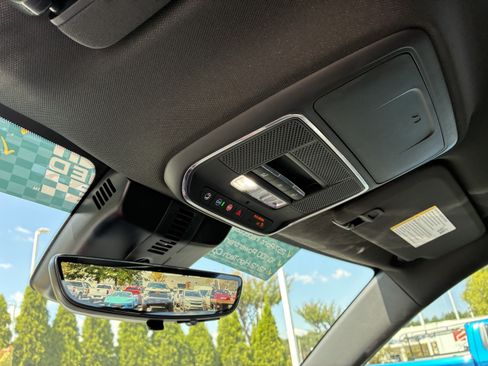 Used 2026 Chevrolet Traverse RS FWD image 40