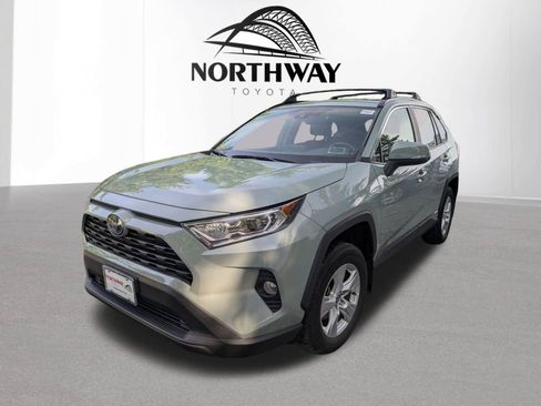 Used 2021 Toyota RAV4 XLE w/ XLE Grade Weather Package AWD/4WD image 7