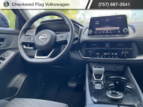 Used 2023 Nissan Rogue SV image 5