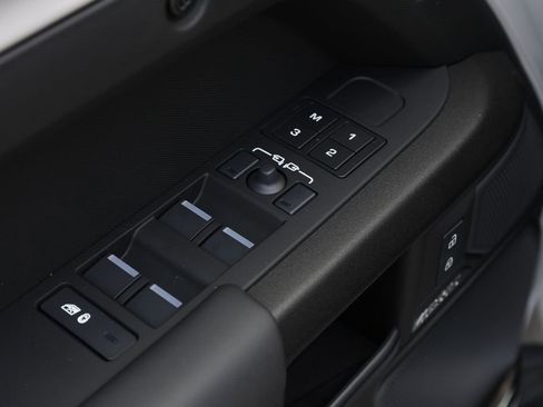New 2026 Land Rover Defender 110 OCTA AWD/4WD image 16