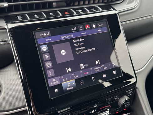 Used 2025 Jeep Grand Cherokee L Altitude AWD/4WD image 19