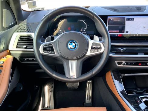 Used 2025 BMW X5 xDrive50e w/ M Sport Package image 7