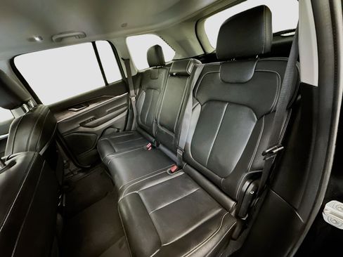 Used 2023 Jeep Grand Cherokee Limited w/ Black Appearance Package image 29