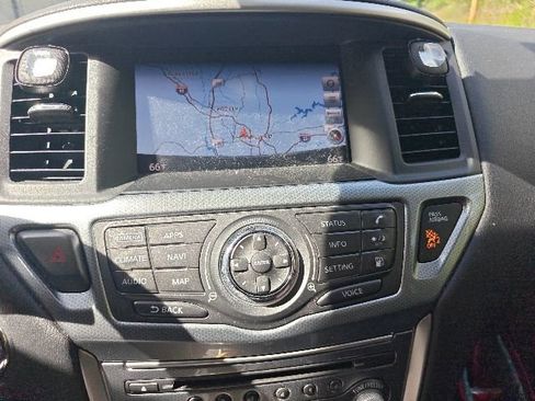 Used 2019 Nissan Pathfinder SL image 10