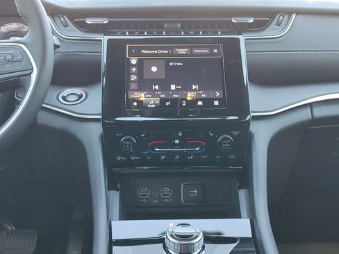 New 2025 Jeep Grand Cherokee L Altitude RWD image 13