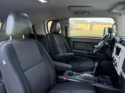 Used 2011 Toyota FJ Cruiser 2WD w/ Convenience Pkg image 16