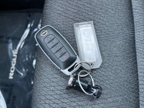 Used 2025 Nissan Rogue SV FWD image 22