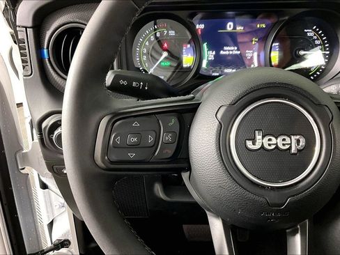 Used 2025 Jeep Wrangler Unlimited Rubicon 4xe w/ Safety Group AWD/4WD image 10