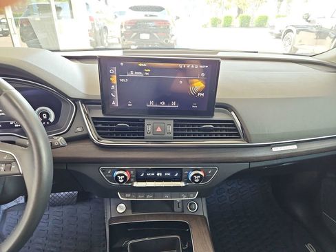 Used 2021 Audi Q5 2.0T Premium Plus w/ Premium Plus Package AWD/4WD image 15