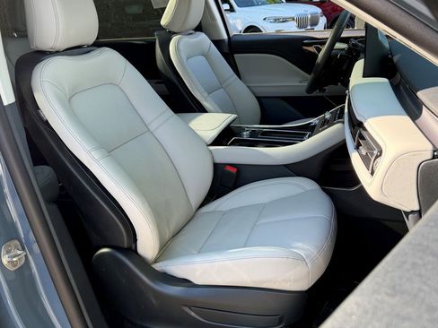 New 2026 Lincoln Aviator AWD image 7