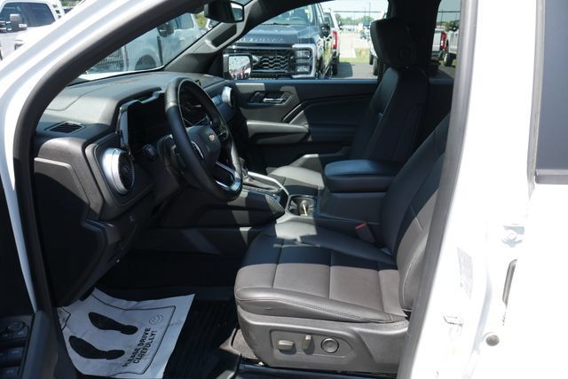 Used 2023 Chevrolet Colorado LT w/ LT Convenience Package III AWD/4WD image 2