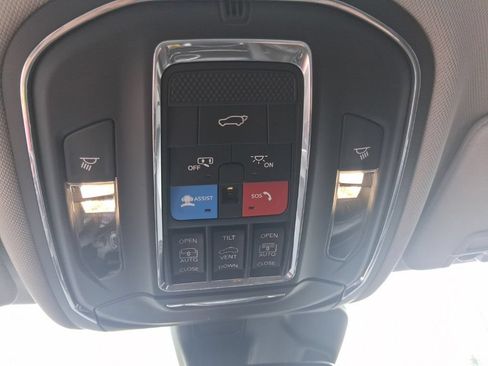 Used 2023 Jeep Grand Cherokee Limited AWD/4WD image 21