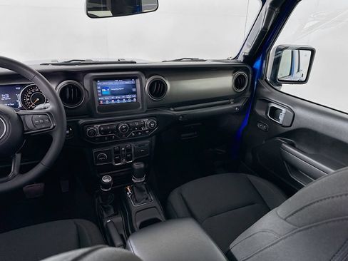 Used 2023 Jeep Gladiator Sport AWD/4WD image 23
