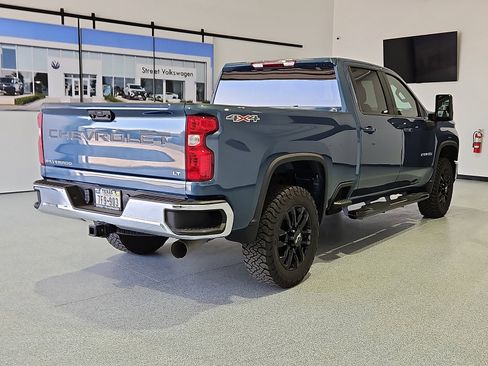 Used 2025 Chevrolet Silverado 2500 LT w/ Convenience Package AWD/4WD image 3