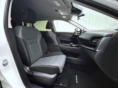 Certified 2023 Nissan Rogue SV FWD image 15