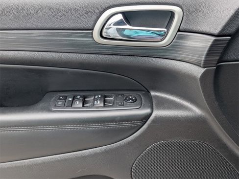 Used 2021 Jeep Grand Cherokee Laredo image 28