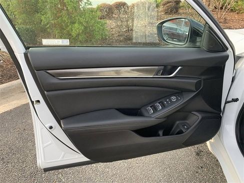 Used 2022 Honda Accord Sport image 17
