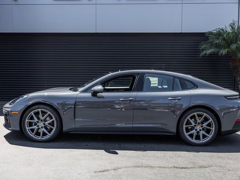 Used 2025 Porsche Panamera image 2