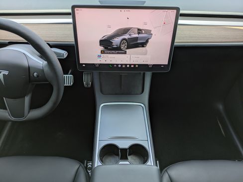 Used 2024 Tesla Model Y 2WD image 31
