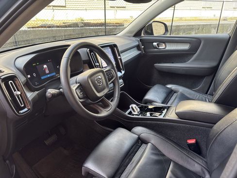 Used 2023 Volvo XC40 B5 Plus w/ Climate Package AWD/4WD image 8