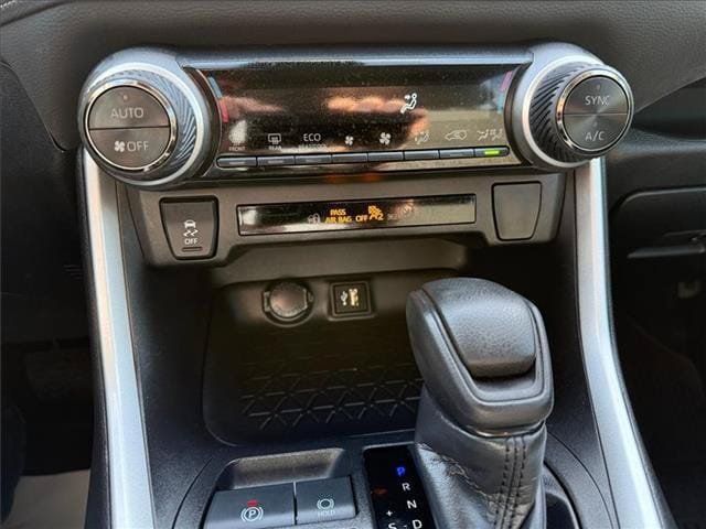 Used 2024 Toyota RAV4 LE AWD/4WD image 32