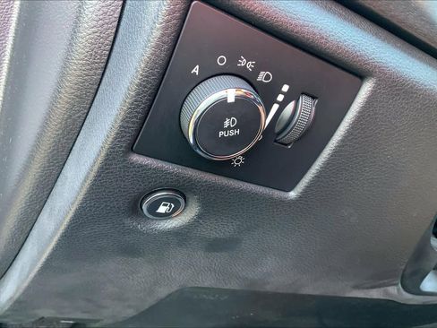 Used 2018 Jeep Grand Cherokee Laredo AWD/4WD image 32