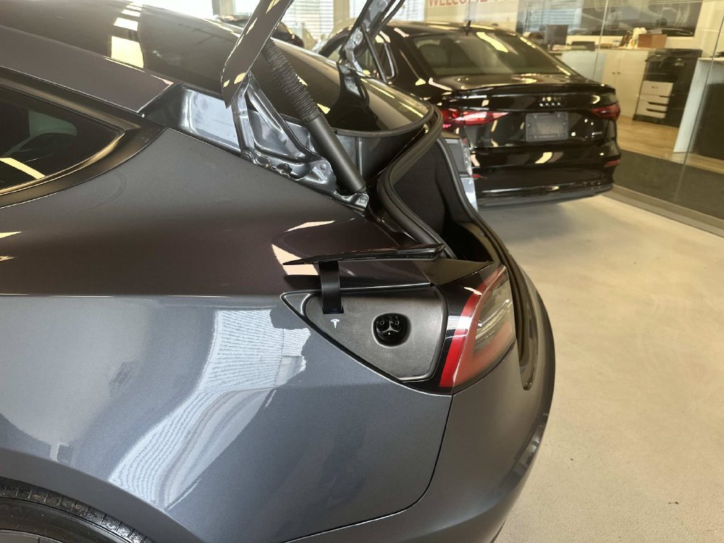 Used 2023 Tesla Model 3 Standard Range RWD image 4