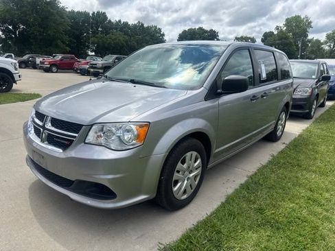 Used 2019 Dodge Grand Caravan SE w/ UConnect Hands-Free Group FWD image 1