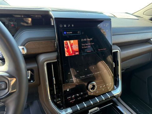 New 2025 GMC Yukon Denali Ultimate w/ LPO, Illumination Package AWD/4WD image 12