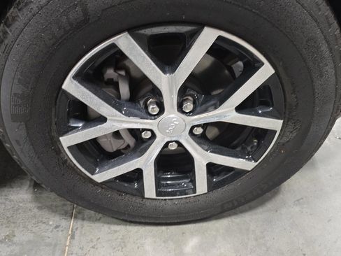 Used 2024 Jeep Grand Cherokee Limited image 32