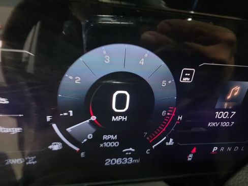 Used 2025 GMC Yukon XL Denali AWD/4WD image 11