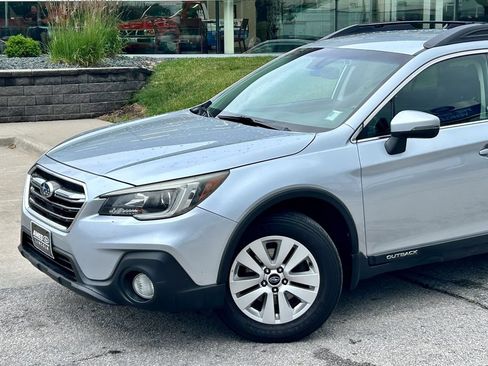 Used 2018 Subaru Outback 2.5i Premium AWD/4WD image 2