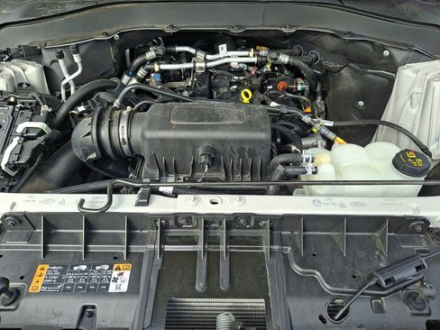 Certified 2022 Ford Explorer XLT w/ Equipment Group 202A RWD image 27