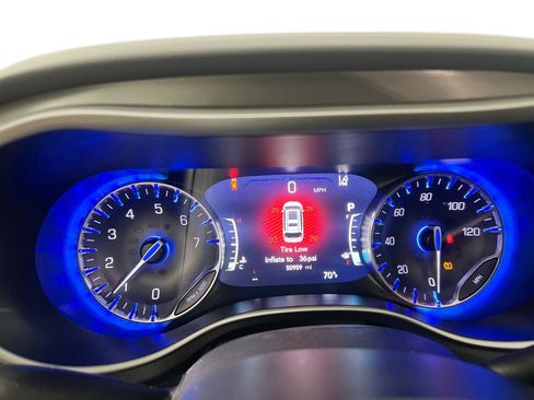 Used 2024 Chrysler Pacifica Touring-L image 23