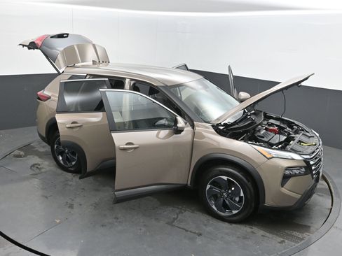 Used 2025 Nissan Rogue SV image 41