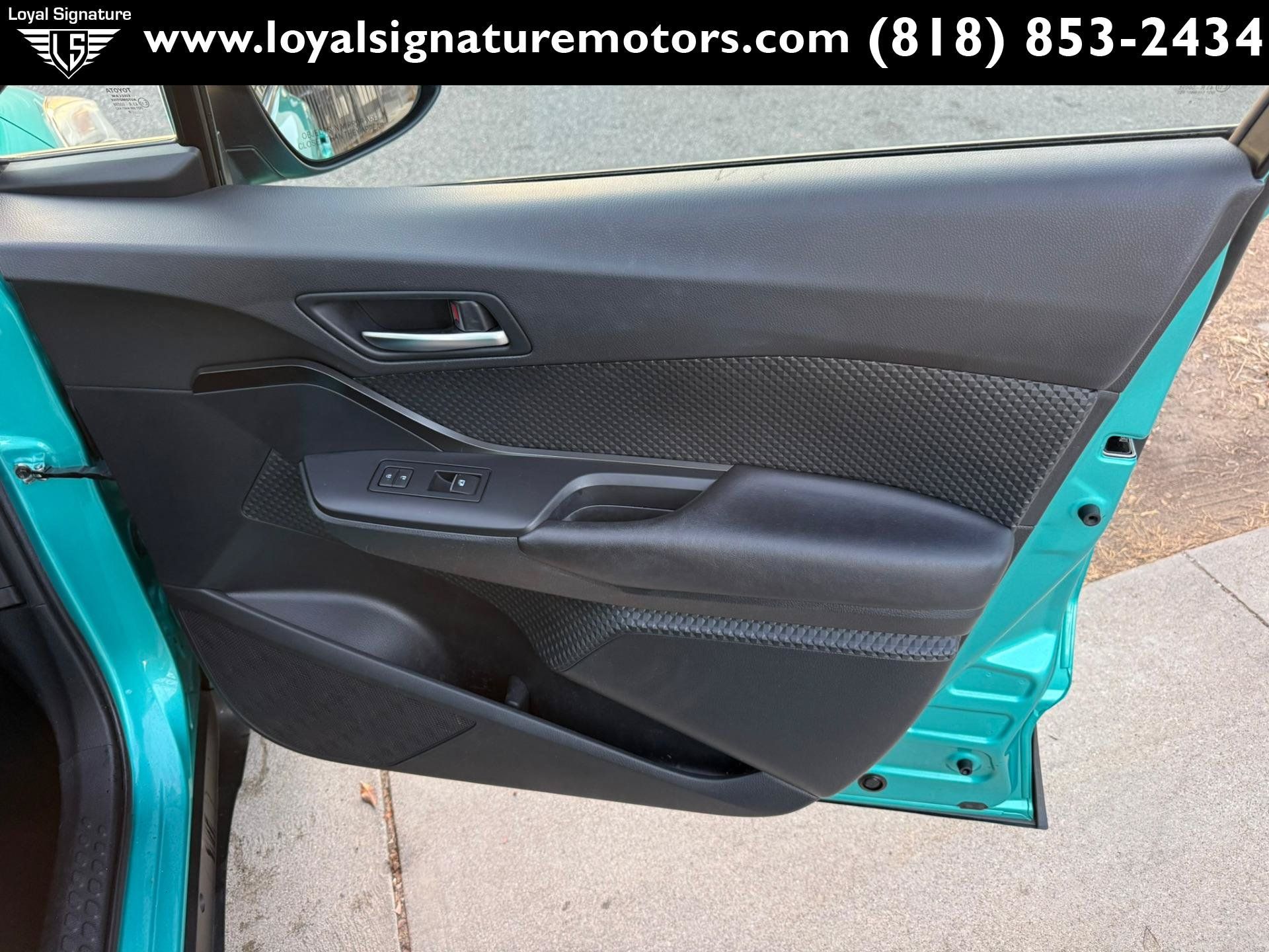 Used 2018 Toyota C-HR XLE FWD image 29
