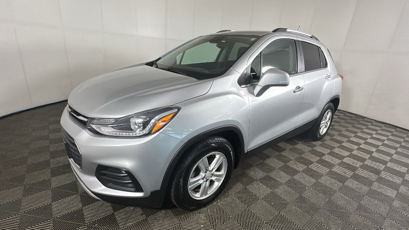 Used 2019 Chevrolet Trax LT w/ LT Convenience Package FWD image 8