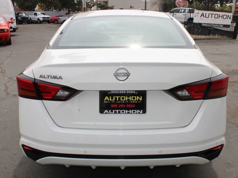 Used 2024 Nissan Altima 2.5 S FWD image 32