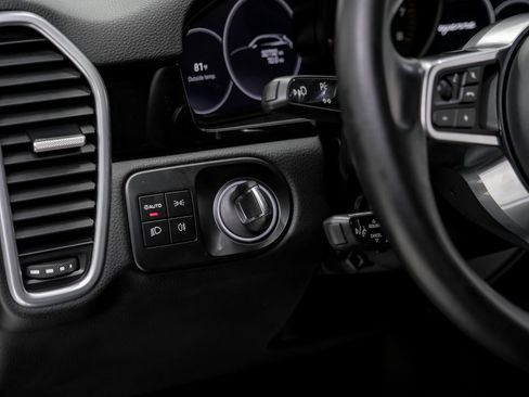 Used 2022 Porsche Cayenne image 24