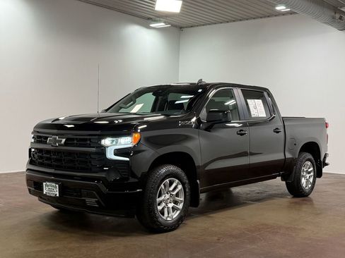 Used 2024 Chevrolet Silverado 1500 RST w/ Z71 Off-Road Package AWD/4WD image 7