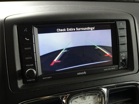 Used 2014 Chrysler Town & Country Touring image 8